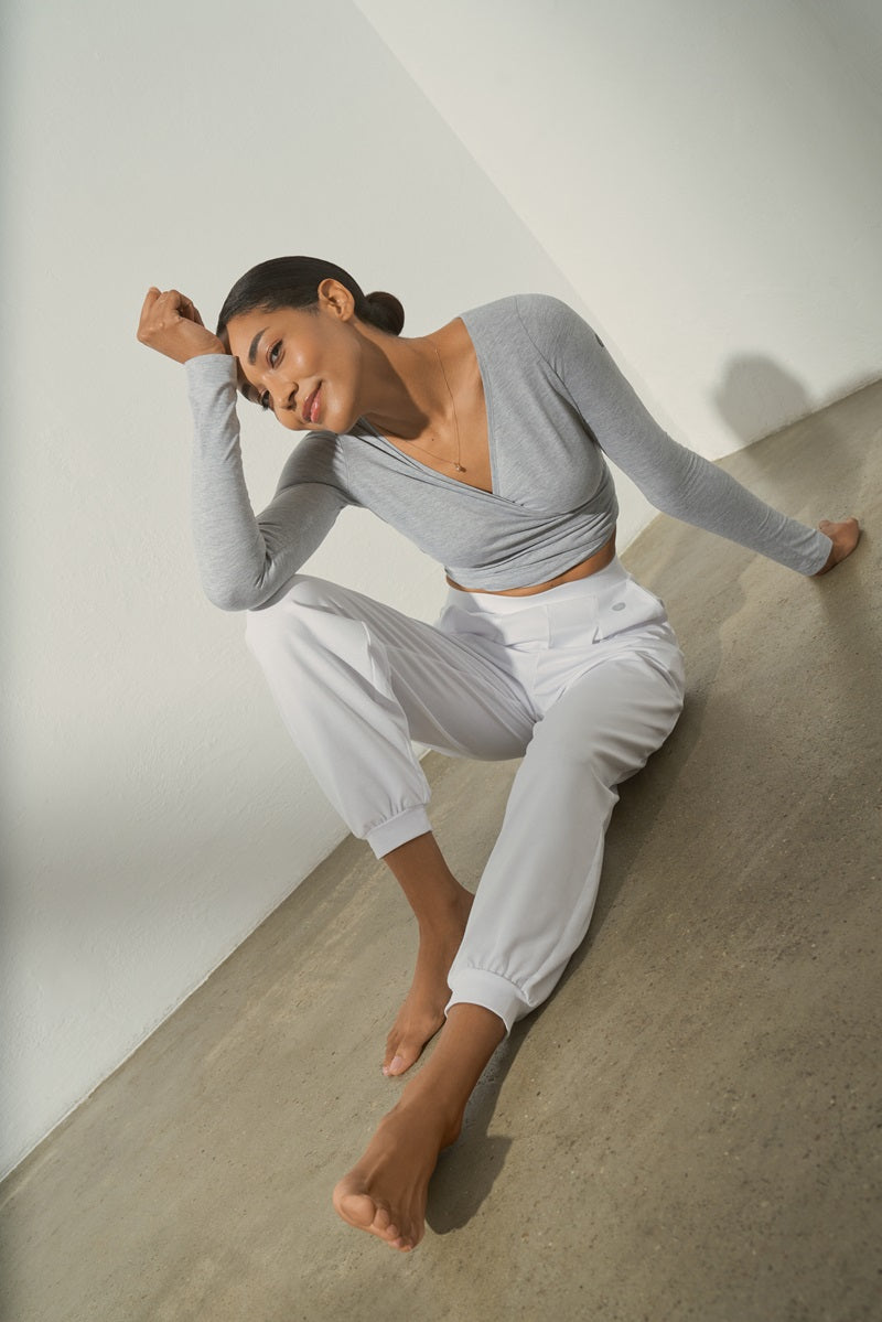 yoga-blouse-light-grey
