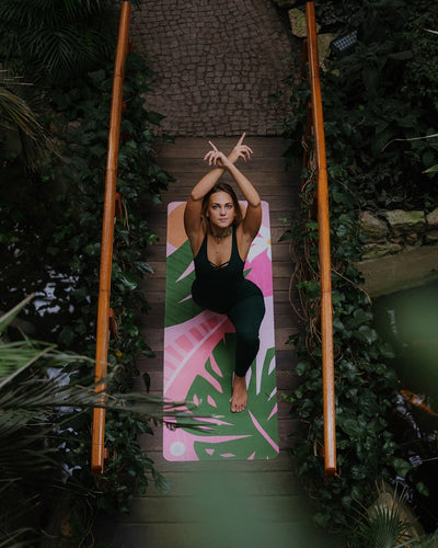 travel yoga mat with leaves